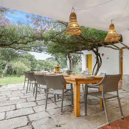 Beachfront Traditional Ferienhaus San Priamo
