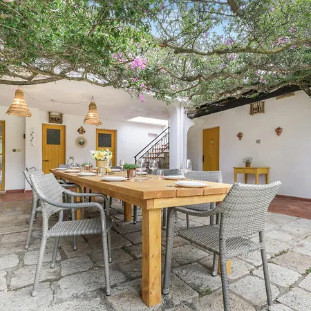 Dom wakacyjny La Scuderia I Unique Beachfront San Priamo