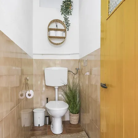 Beachfront Traditional Holiday home San Priamo