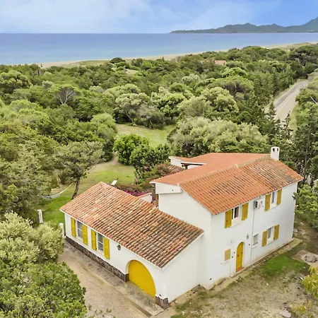 Beachfront Traditional Holiday home